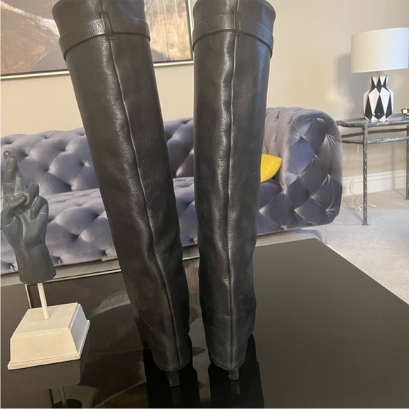 Schutz - Picture 10 of 10